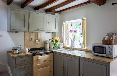 Climbing Rose Cottage - Dog Friendly - Peaceful Cotswold Cottage - Photo 19