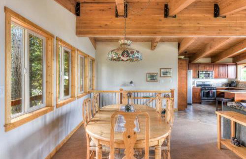 Chamberland Getaway Lake Views with Deck - Foto 13