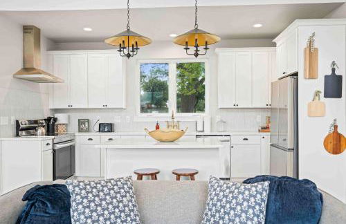 4BR, 2 & half Bath, Hot Tub, Private Parking, Near Ark - Foto 10