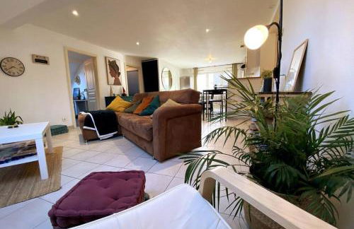 STRG Center at 10 min-Christmas market and 10min EU Parliament-WiFi-TV - Foto 3