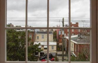 Newly Renovated 4 bed 3 bath and 2 Parking Spots - Foto 29