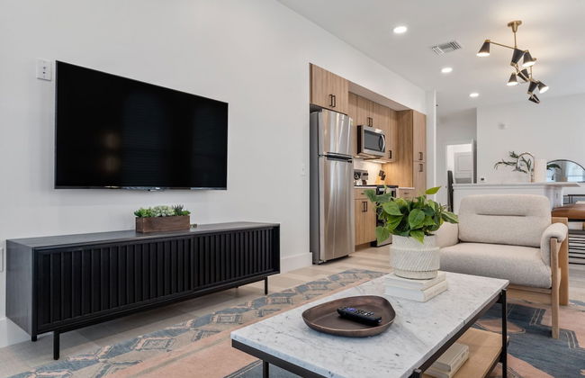 The Continental, powered by Placemakr - Downtown - Market Square - Photo 60