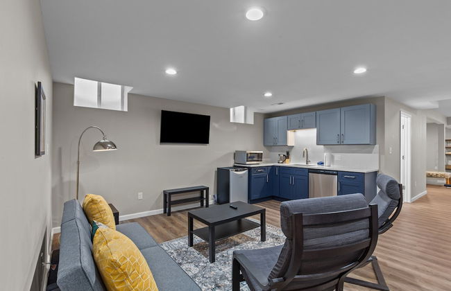 Uptown Elegant Escape | JZ Vacation Rentals - Photo 46