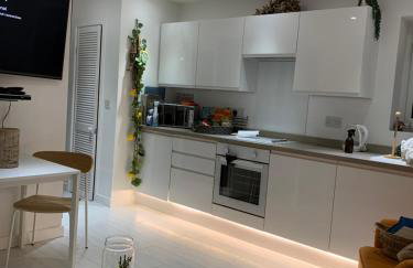 Ocean Drive Deluxe Apartment with complimentary Day Time Beach hut - Foto 20