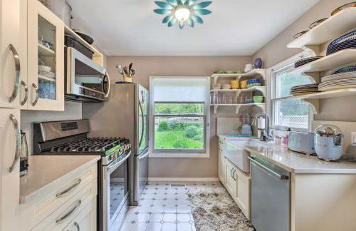 Cute East Hampton Cottage with Patio - Walk to Beach - Foto 7