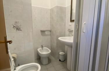 Intera casa in centro storico a 800mt dal mare - Photo 4