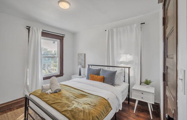 Pet Friendly 5BR Home near Downtown Detroit by RedAwning - Photo 8