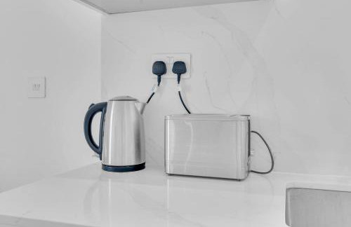 Modern Cosy 2 bed apartment, Smart TV & NETFLIX with private balcony and city view - Foto 15