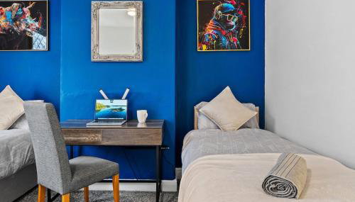 Manchester Contractor House - Fast WiFi - Sleeps 7! - Foto 5