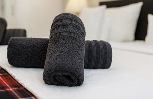 Gelbe Koffer - Großes 3 SZ Apartment Homburg - 1 km Uniklinik - bis 6 Pers - Balkon - Parkplatz - Self-Check-in - Foto 7