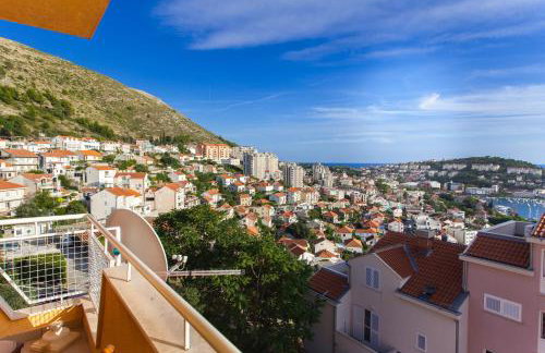 Two Bedroom Apartment with Sea View & Balcony - Foto 4