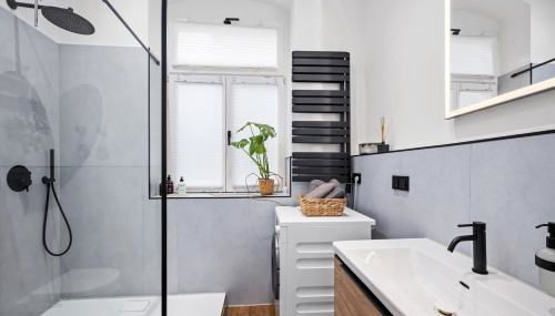 EDLER WOHNRAUM Luxuriöses Stadtstudio mit Balkon, Kaffeevollautomat & Klima - Foto 3, towels, Shower