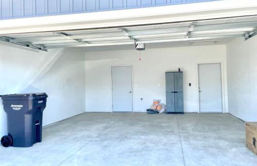 Modern 2BR & 2BA New Build Condo w Garage & Patio - Foto 19