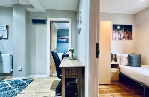 Lovely 4 bed (sleeps 8) apartment close to city - Foto 16