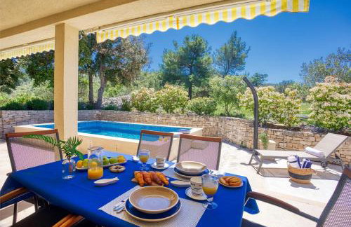 Villa SAN with heated pool, traditional surroundings, 3-bedrooms - Foto 2