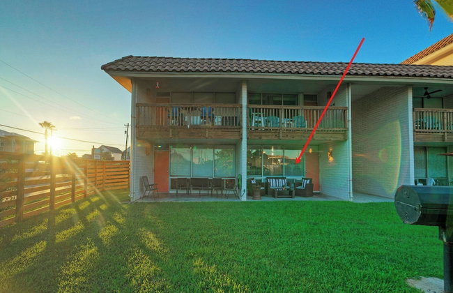 Beach Boardwalk Access Pool + Remodeled Interior Tropical Haven by Avantstay - Photo 116