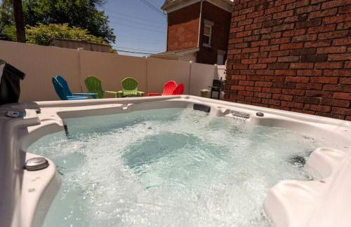 Downtown Retreat, Hot Tub, Firepit, Grill - Foto 1