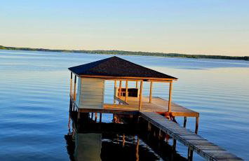 Lakefront Cottage with Hot Tub & Sunset Views - Foto 26