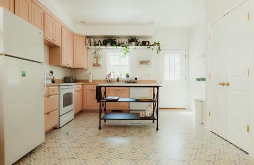 Huge Beach Bungalow- Yard, Beach Pass, King Beds - Foto 22