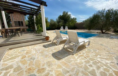 Villa Bubica- cozy holiday home in rural area with pool - Photo 1