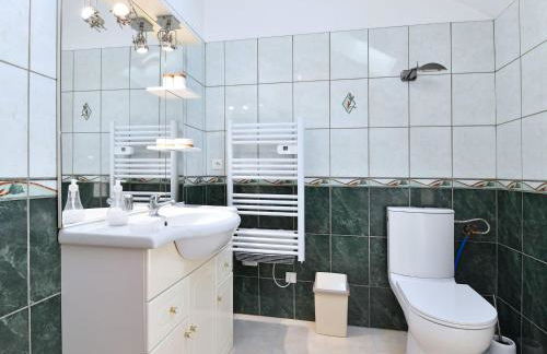 Gîte convivial avec terrasse abritée, 3 chambres, cuisine équipée, espace détente, proche autoroutes et pistes cyclables. - FR-1-744-6 - Foto 10