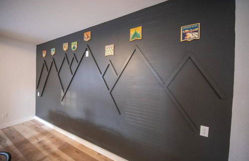 Centrally Located Cozy Modern Home in Bethel - Foto 45