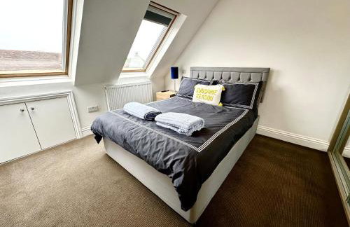 Stunning Modern, Private Apartment,15 Mins To Central London - Photo 4
