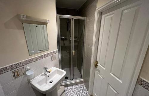 Big new house! 5BDR, sleeps 13, with parking - Foto 26