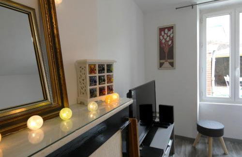 Élégante maison de ville avec cour intérieure, centre de Châteaudun, proche sites touristiques - FR-1-581-115 - Foto 4