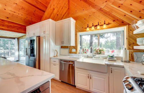 Wraparound Deck and Grill Wrightwood Cabin Near PCT - Foto 6