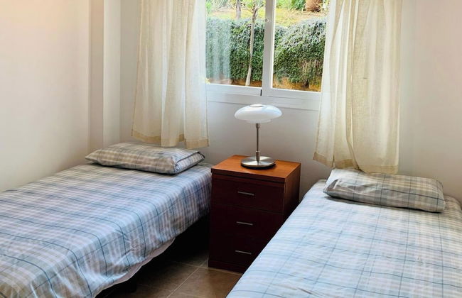 Seaview 2 Bed Apartment Sleeps 4 - Terrace - Pool - Foto 3