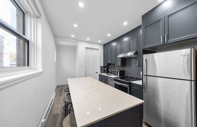 SPACIOUS RENOVATED APARTMENT SLEEPS 12 - Foto 9