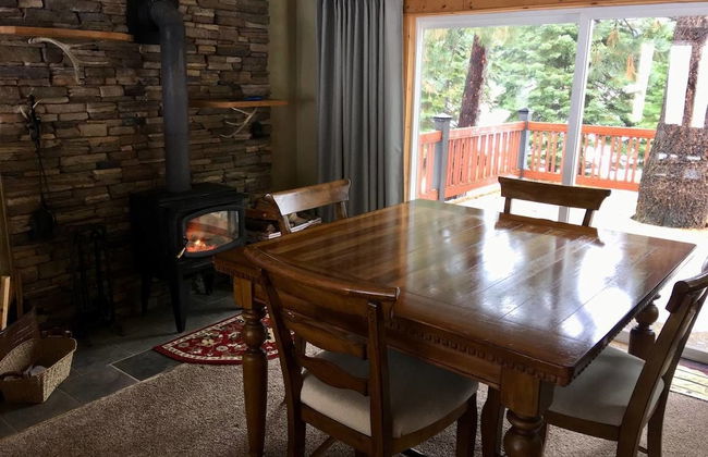 Mountain Pine Cabin - Sleeps 6 - Pet Friendly - Foto 8