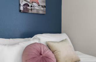 Stylish 2BR in Downtown, Pool Gym, near Airport - Foto 17