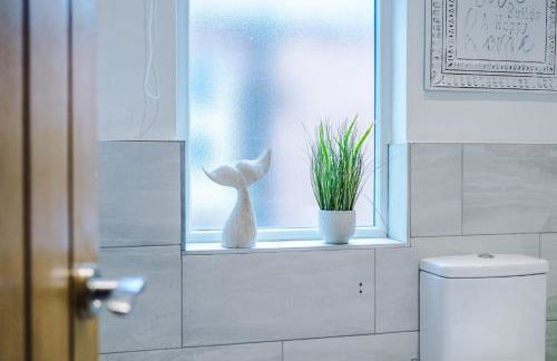 Spacious Modern Chester Home - Great Location - Photo 29