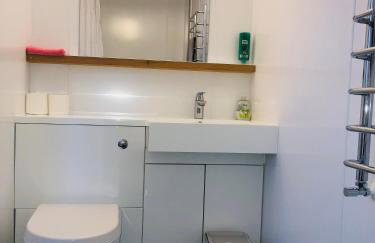 Afan Forest Bunk House-Converted Chapel Sleeps 35 - Foto 28