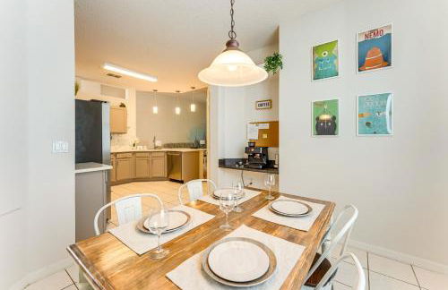 Walk to Tower Lake Family Home in Gated Community - Foto 2