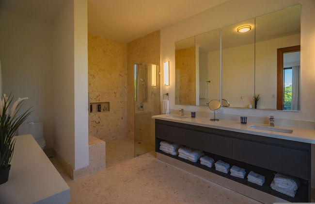 New Lake Front Villa in Golf and Beach Resort - Photo 37