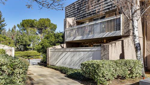 Pool Access! Base to Visit Stanford, See World Cup - Foto 4