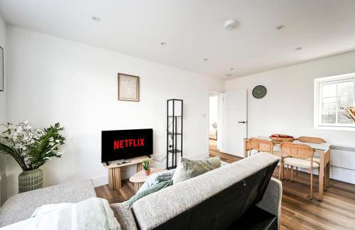 Historic 2-Bed Hideaway Near Hampton Court Palace - Foto 16