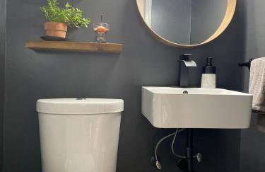 Cozy Sunfilled House with Deck Patio Garden - Foto 20