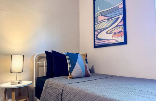 6 Beds plus Sofa Bed Sleeps 8 Spacious Crew Housing - Foto 14