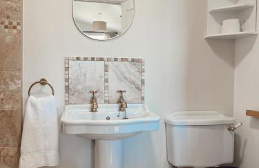 Gardener's Cottage at Mathern Palace - Photo 11