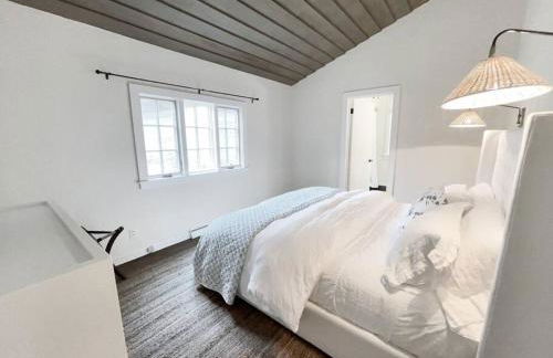 Cottage Retreat - Historic Cottage Home w Home Gym - Photo 10