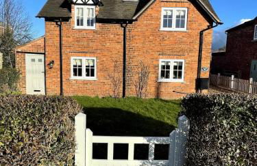 Spacious Family Friendly Cottage - Photo 26