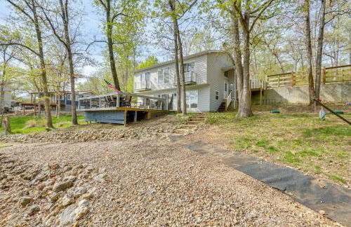 Balcony and Fire Pit Home on Lake of Ozarks! - Foto 31