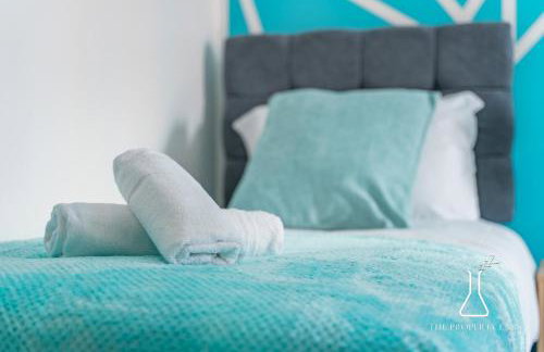 Luxury Birmingham City Centre Townhouse with BALCONY- Sleeps 10 - FREE Parking - Perfect for Contractors, Business Travellers, Families and other Groups - Near Bullring, Newstreet, Selfridges, NEC, NIA & Birmingham airport - Photo 54