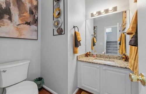 Elegant Retreat Spacious with Outdoor Fireplace - Foto 19