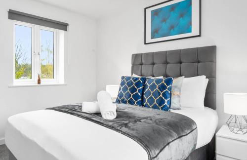 2 Bed Apartment - Sleeps 3 - Parking - Cradley Heath 54C - Foto 2