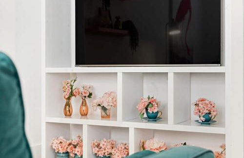 Stylish 2 BR Condo - Free Parking on Premises - Foto 27